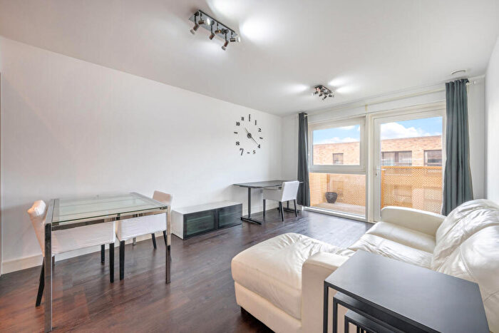 1 Bedroom Flat To Rent In Copenhagen Court, Pell Street, SE8