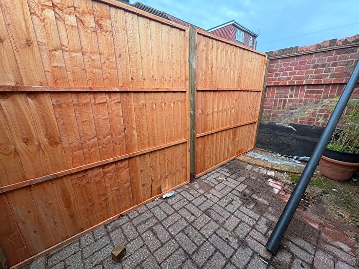 Studio To Rent In Springpond Road, Dagenham, RM9