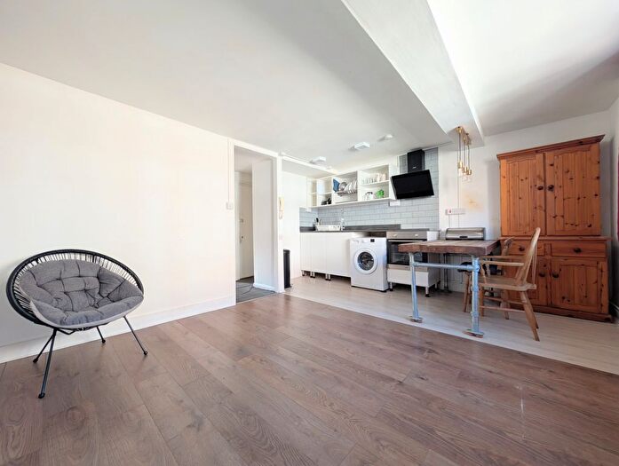 1 Bedroom Flat To Rent In Amhurst Road, London, E8