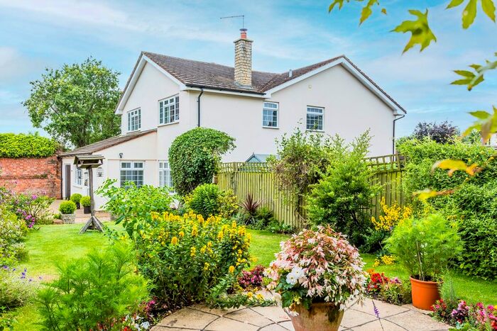 4 Bedroom Detached House For Sale In Manor Park, Maids Moreton, Buckingham, MK18