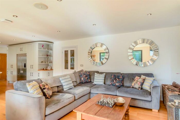 5 Bedroom Detached House For Sale In Plough Wents Road, Chart Sutton, Maidstone, ME17