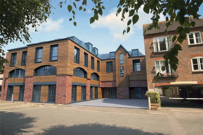 2 Bedroom Flat To Rent In Southgate, Chichester, PO19