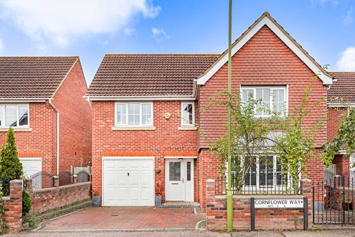 4 Bedroom Detached House For Sale In Cornflower Way, Hatfield, AL10