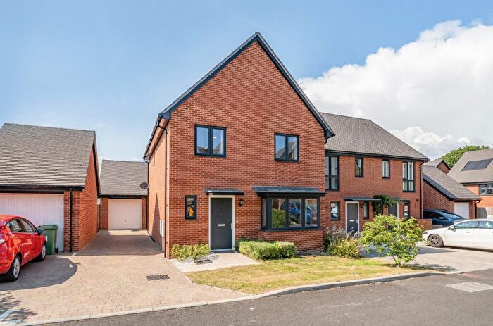 4 Bedroom Detached House To Rent In Waterclose Way, Whiteley, Fareham, Hampshire, PO15