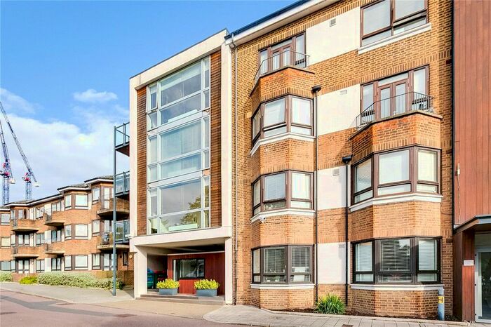 3 Bedroom Flat To Rent In Kew Bridge Court, London, W4