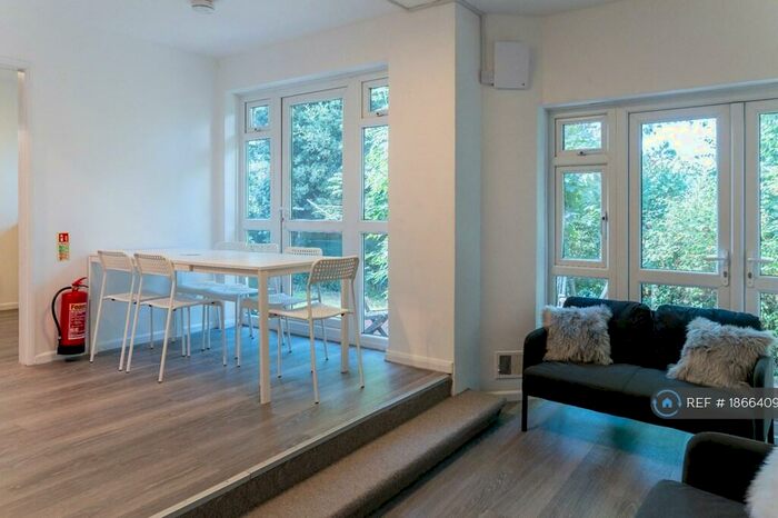 6 Bedroom Detached House To Rent In Harefield Close, Exeter, EX4