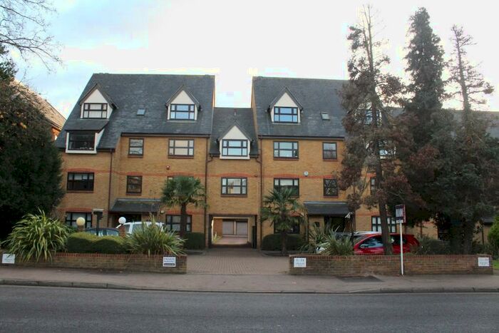 1 Bedroom Ground Flat To Rent In Albemarle Park, Albemarle Road, Beckenham, Kent, BR3