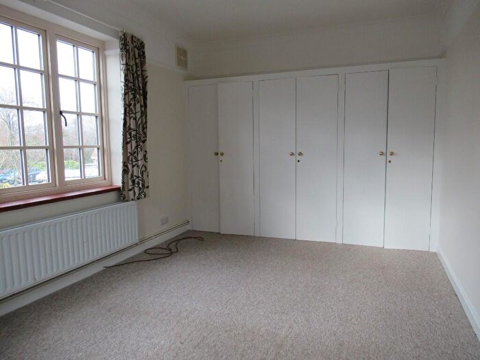 1 Bedroom Flat To Rent In Mill Hill Close, Haywards Heath, West Sussex, RH16
