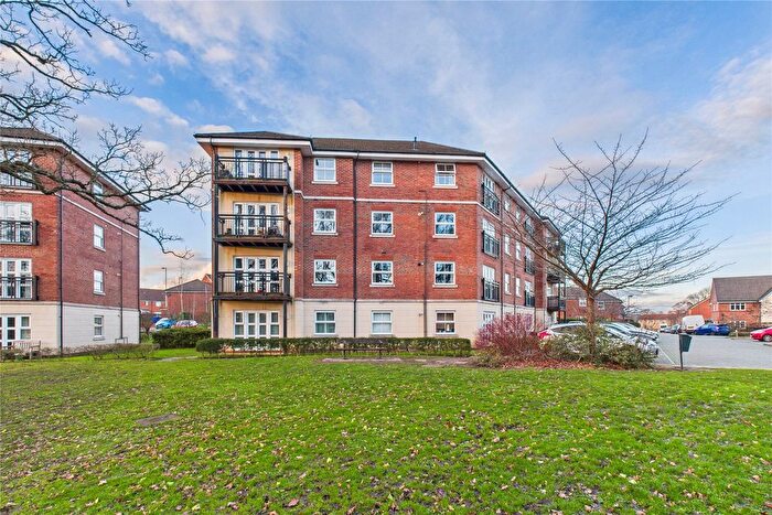 2 Bedroom Flat For Sale In Honington Mews, Farnborough, Hampshire, GU14