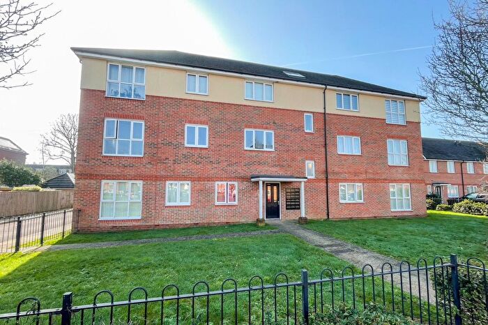1 Bedroom Flat For Sale In Willow House, Holywell Way, Staines Upon Thames, Middlesex, TW19
