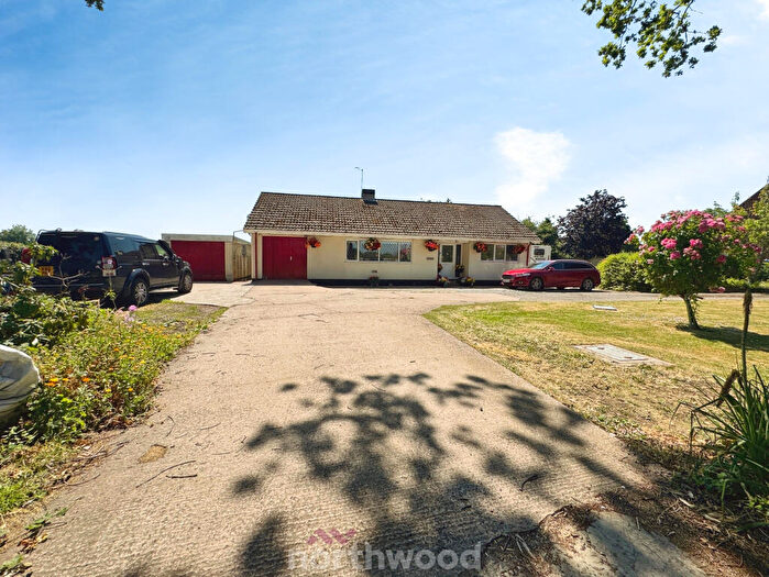 2 Bedroom Detached Bungalow For Sale In Broad Lane, Doncaster, DN14