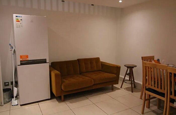 3 Bedroom Flat To Rent In Elias Place, Oval, SW8