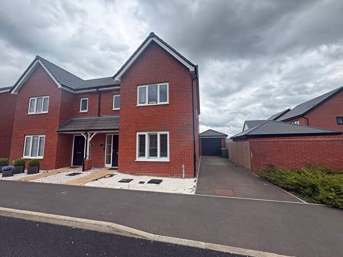 3 Bedroom Semi Detached House For Sale In Banbury Drive, Peterborough, PE7