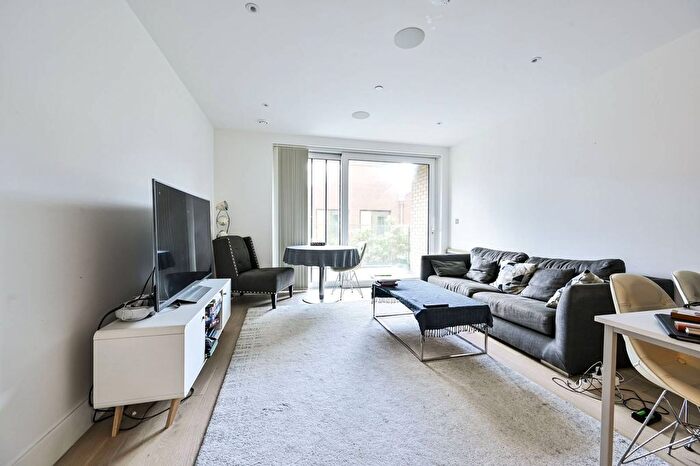 2 Bedroom Flat To Rent In Westbourne Apartments, Fulham, London, SW6