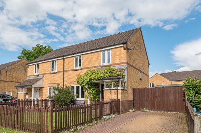 3 Bedroom Semi Detached House For Sale In Managua Close, Caversham, Reading, RG4