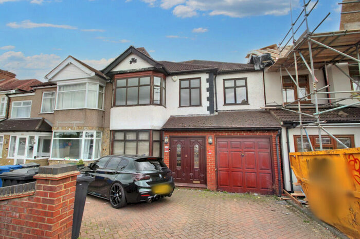 5 Bedroom Semi-Detached House To Rent In Roding Lane North, Woodford Green, IG8