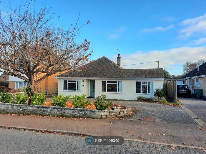 3 Bedroom Bungalow To Rent In Fernham Road, Faringdon SN7
