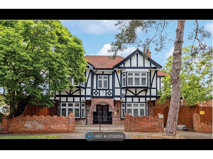 5 Bedroom Detached House To Rent In Hillview Road, Pinner, HA5