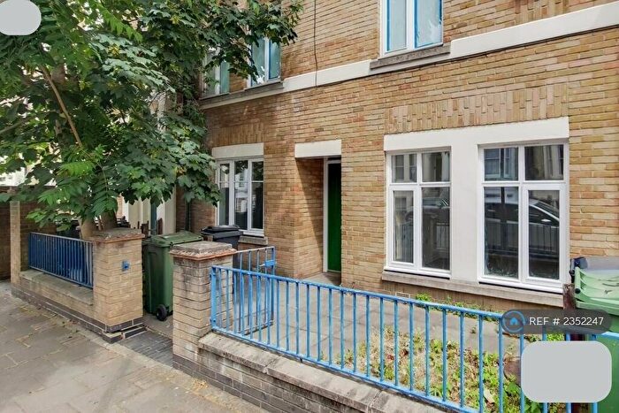 3 Bedroom Flat To Rent In Flaxman Road, London, SE5