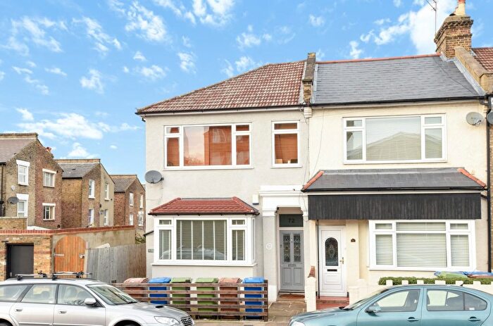 2 Bedroom Flat To Rent In Amott Road, Peckham Rye, London, SE15