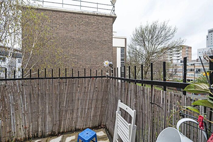 1 Bedroom Flat To Rent In Cavell Street, Whitechapel, London, E1