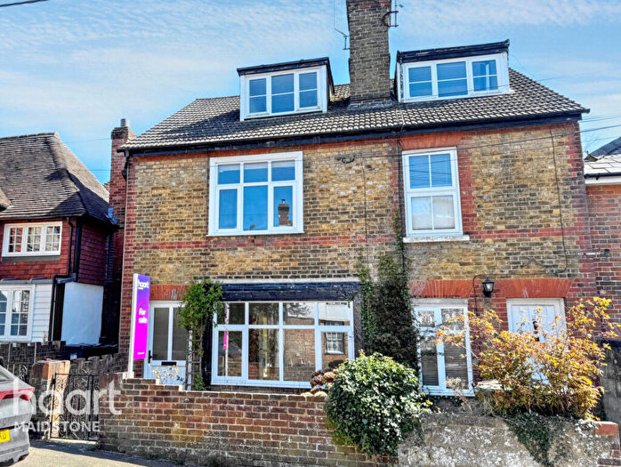 3 Bedroom Cottage For Sale In The Street, Maidstone, ME14