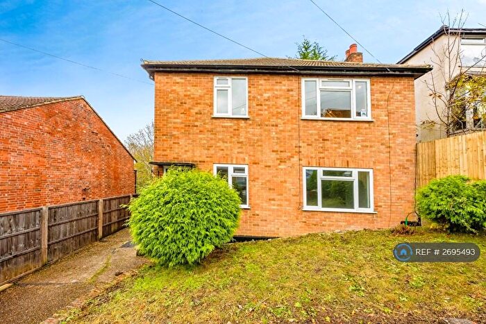 2 Bedroom Flat To Rent In Beechwood Gardens, Caterham, CR3