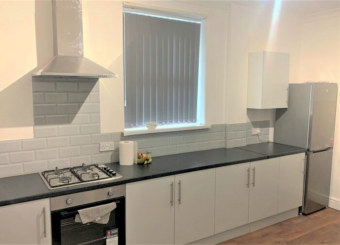 2 Bedroom Flat To Rent In Holmesdale Street, Cardiff, CF11