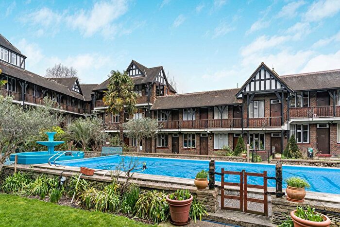 Studio For Sale In Tudor Close, Brixton Hill, London, SW2