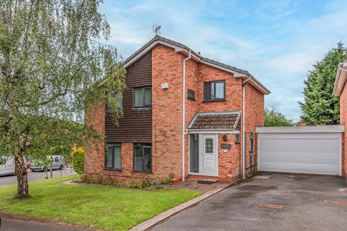 4 Bedroom Link Detached House For Sale In Lechlade Close, Church Hill North, Redditch, B98
