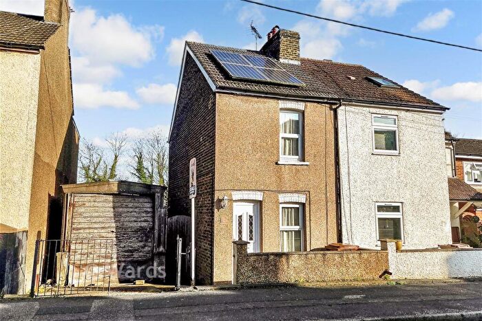 3 Bedroom Semi Detached House For Sale In Essex Road, Halling, Rochester, Kent, ME2