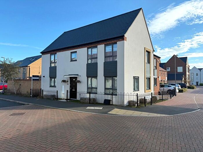 4 Bedroom Semi Detached House To Rent In Balwen Grove, Whitehouse Park, MK8