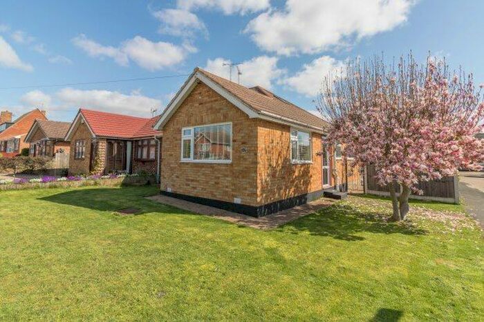 2 Bedroom Bungalow To Rent In Sairard Gardens, Leigh-On-Sea, SS9