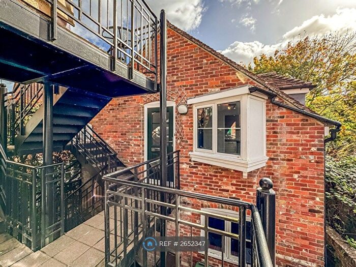 1 Bedroom Flat To Rent In Roman Quay, Fordingbridge, SP6