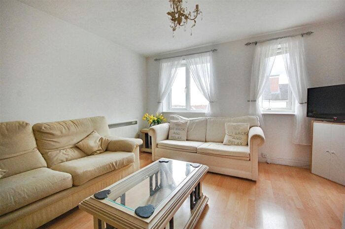 1 Bedroom Flat For Sale In Shetland House, Watford, WD18