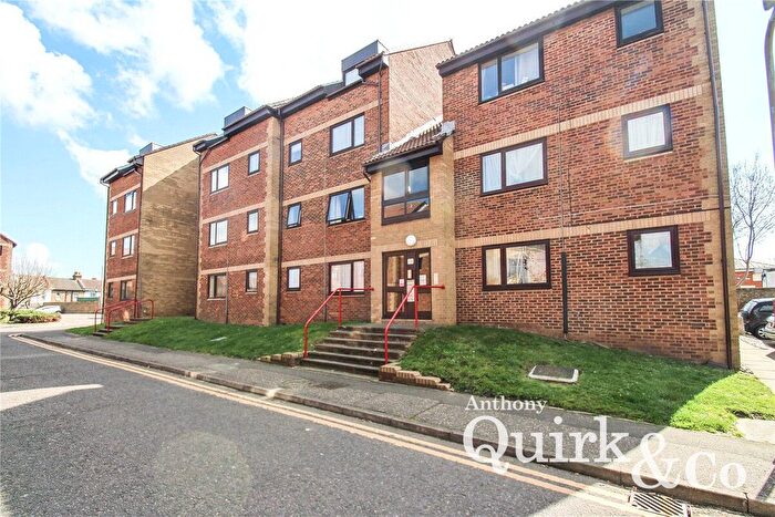 2 Bedroom Flat For Sale In Priory Court Roots Hall Drive, Southend, SS2