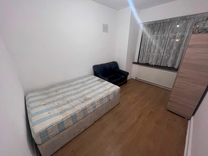 1 Bedroom Flat To Rent In Trinity Road, Southall UB1