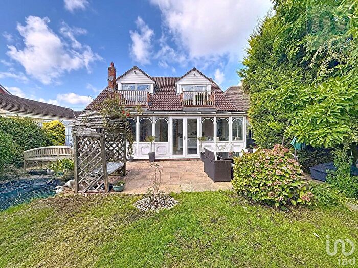 4 Bedroom Detached House For Sale In Eldon Road, Hoddesdon, EN11