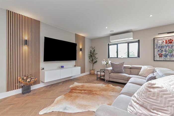 4 Bedroom Detached House For Sale In The Meads, Bricket Wood, St. Albans, AL2