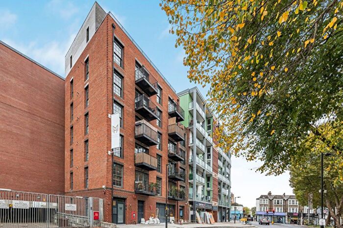 2 Bedroom Flat To Rent In Heaton Road, London, SE15