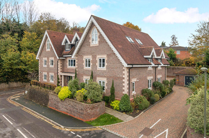 2 Bedroom Flat For Sale In Croft Road, Godalming, Surrey, GU7