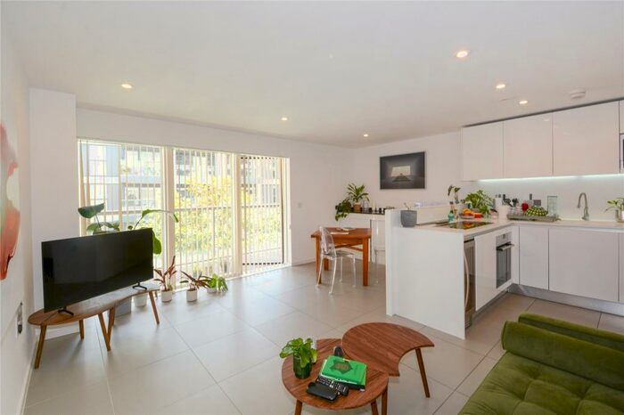 2 Bedroom Apartment To Rent In Clerkenwell, London, EC1V