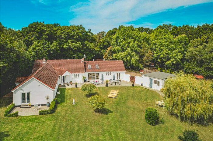 5 Bedroom Bungalow For Sale In Maidenhead Road, Wokingham, Berkshire, RG40