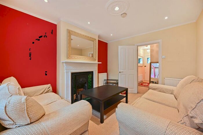 2 Bedroom Flat To Rent In Warwick Road, Sutton, SM1