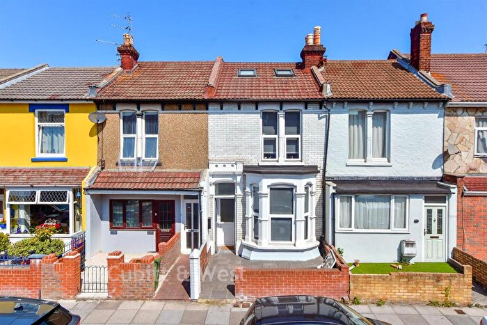 6 Bedroom Terraced House For Sale In Chichester Road, Portsmouth, Hampshire, PO2
