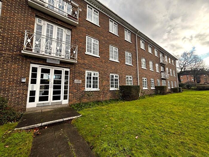 3 Bedroom Flat To Rent In Beverley Hyrst, Addiscombe Road, CR0