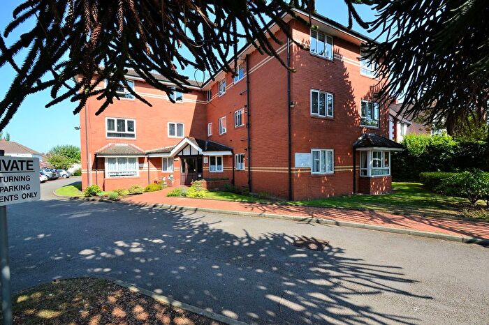 2 Bedroom Flat For Sale In , Dialstone Lane, Offerton, Stockport, SK2