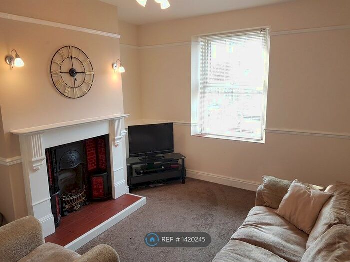 3 Bedroom Semi-Detached House To Rent In Clifton Bank, Rotherham, S60