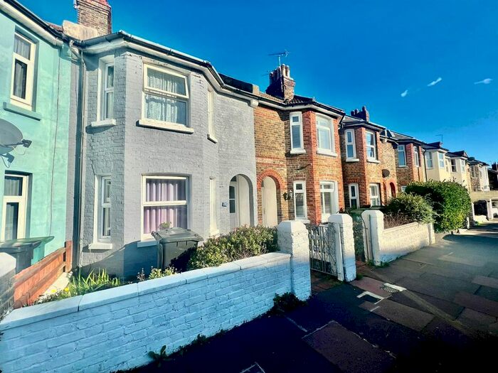 Houses for sale & to rent in BN21 3RB, Avenue Place, Upperton Eastbourne