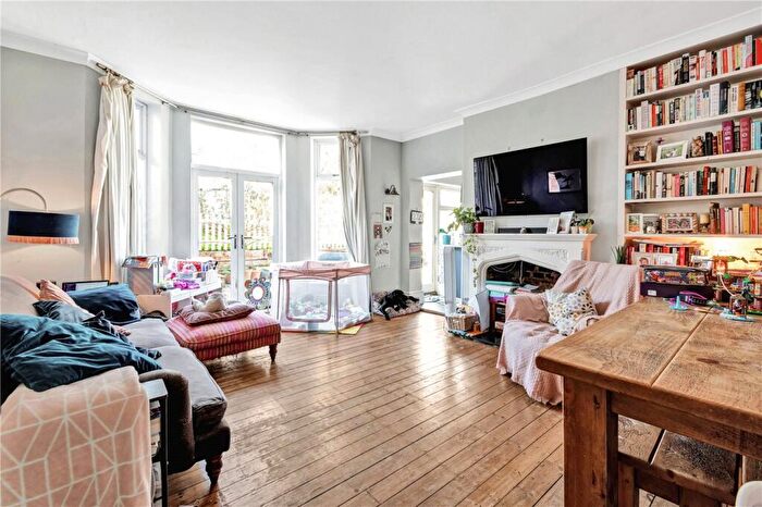 3 Bedroom Apartment For Sale In Underhill Road, East Dulwich, London, SE22